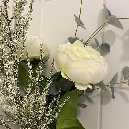 A Few Steps Away זנדוורט